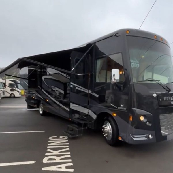 Motorhome WinneBago Sunstar ou R$1.200.000,00 no PIXX 🚐💰